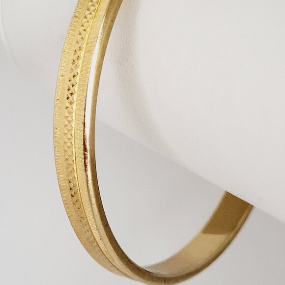 Gold Plated Bangle Bracelet Diamond Cut Design Unsigned 7.5" - Picture 2 of 14
